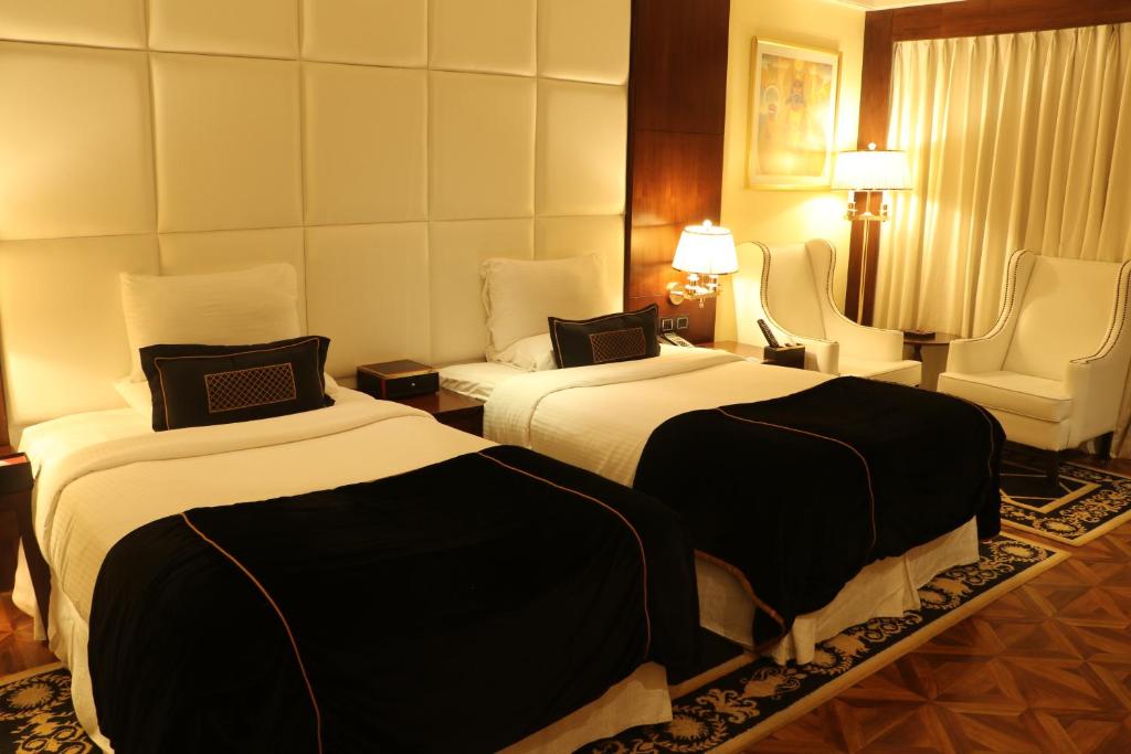 Della Suites